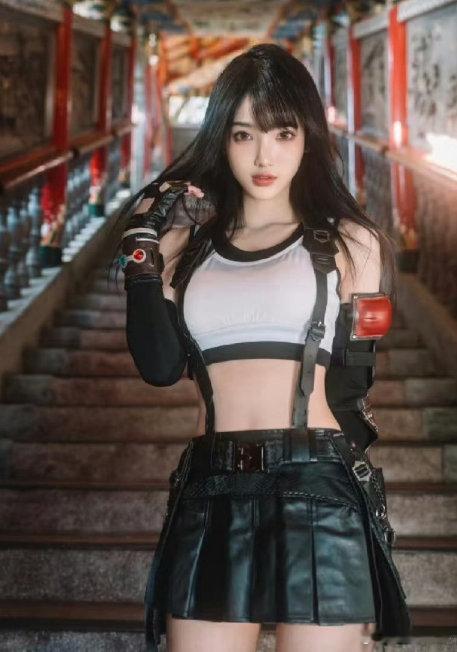 林俊杰参加女友毕业典礼林俊杰带妈妈参加七七毕业典礼别人 44 岁参加孩子毕业典礼