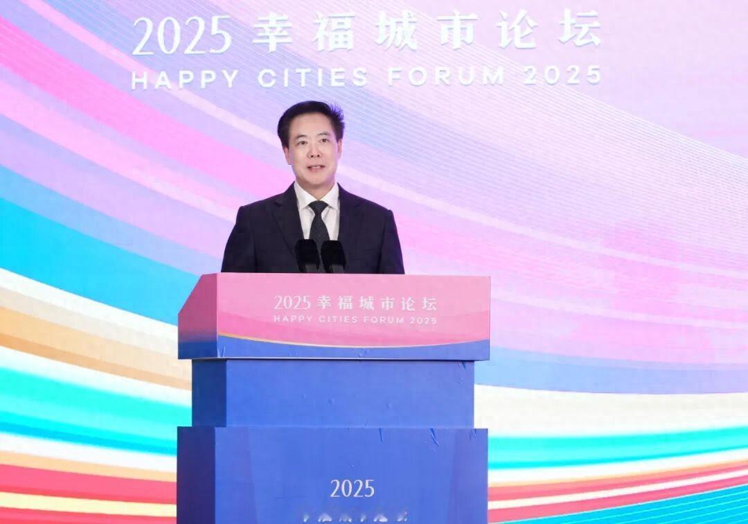一周之前，还在台前要求干部筑牢思想根基的张作林，自己的防线首先就坍塌了。两个月之