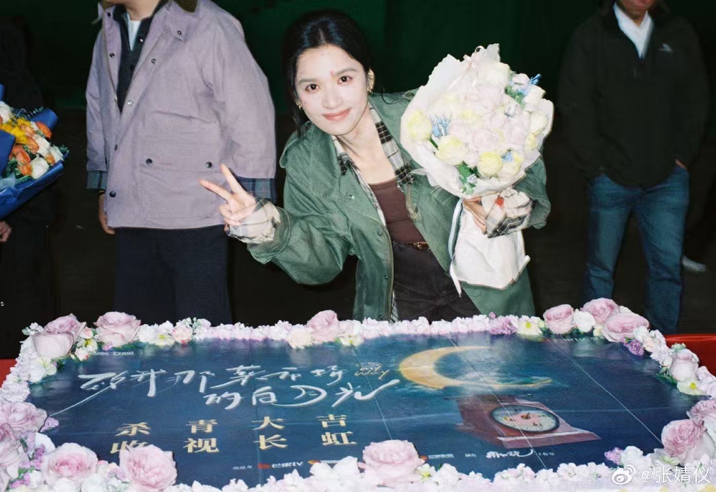 张婧仪晒与陈靖可合照张婧仪任冬雪杀青plog张婧仪任冬雪杀青plog，116天的