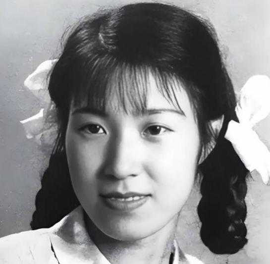 1956年，李玉琴到看守所探望溥仪，管理员考虑到两人14年没同房，破例让她留宿一