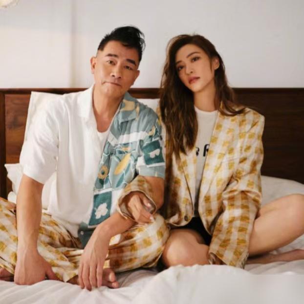 曾经叱咤风云的“山鸡哥”陈小春，竟然沦落到直播带货只卖出5000块，还因为9块9