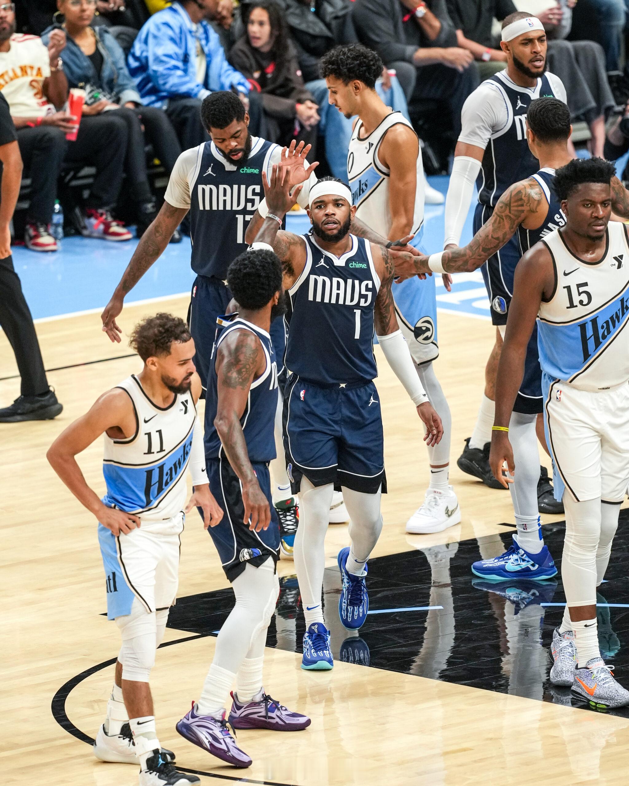 老鹰这就是告诉你“剁手党”和“等等党”的区别，特雷杨的交易干净利落，没搭进去选秀