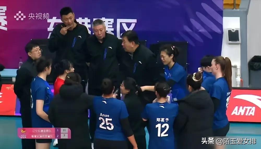 辽宁女排上演内讧！
排超联赛第九轮辽宁女排对阵福建女排
今年的排超联赛辽宁女排打