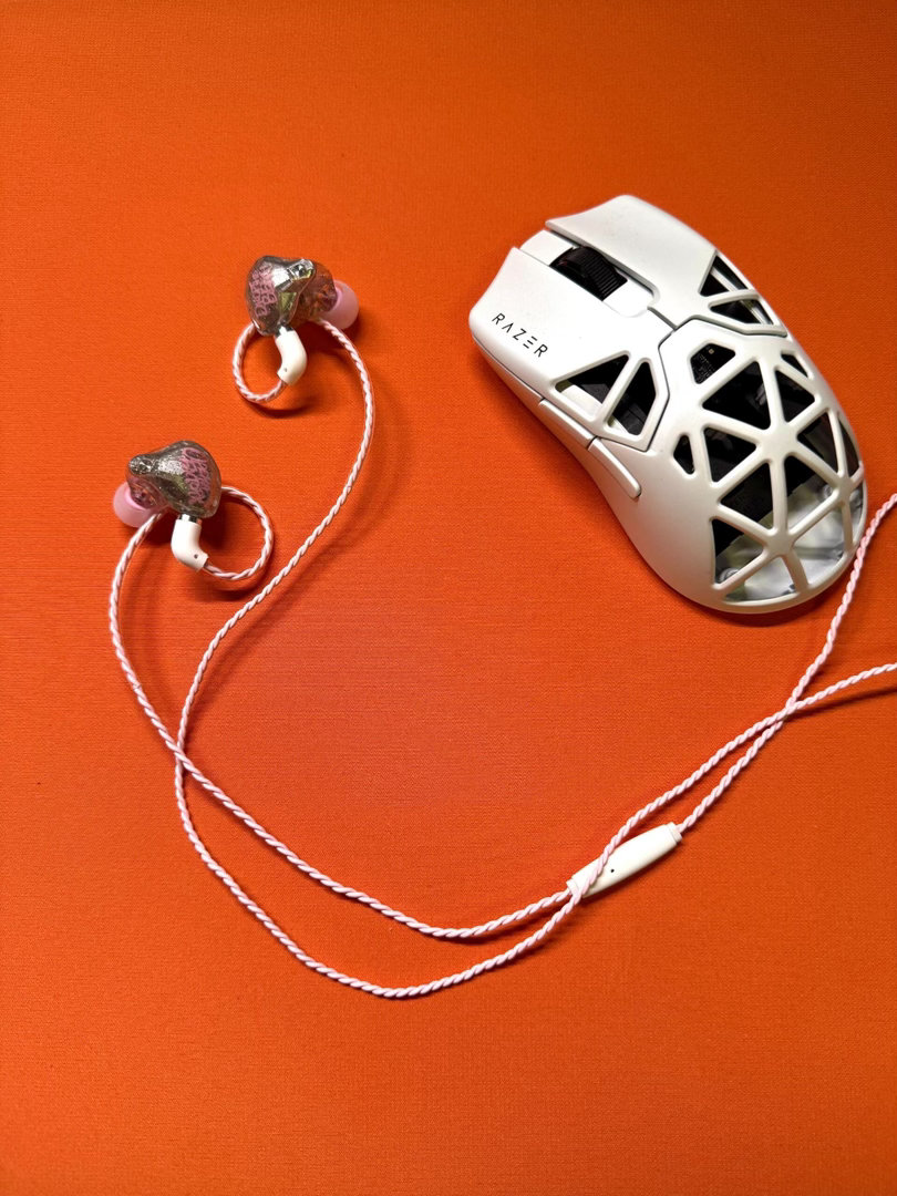 🖱️ 雷蛇 毒蝰 mini SE✅ 优点🪶 49克的“无感佩戴”：这是毒蝰m
