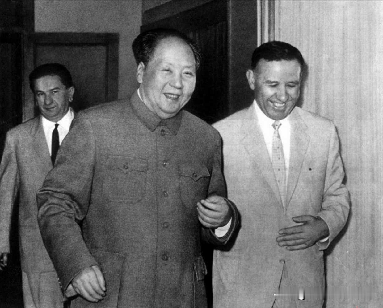 为民立命，
为天下开太平，
只有他做到了！
缅怀伟人毛主席！
治国之本 为政之本