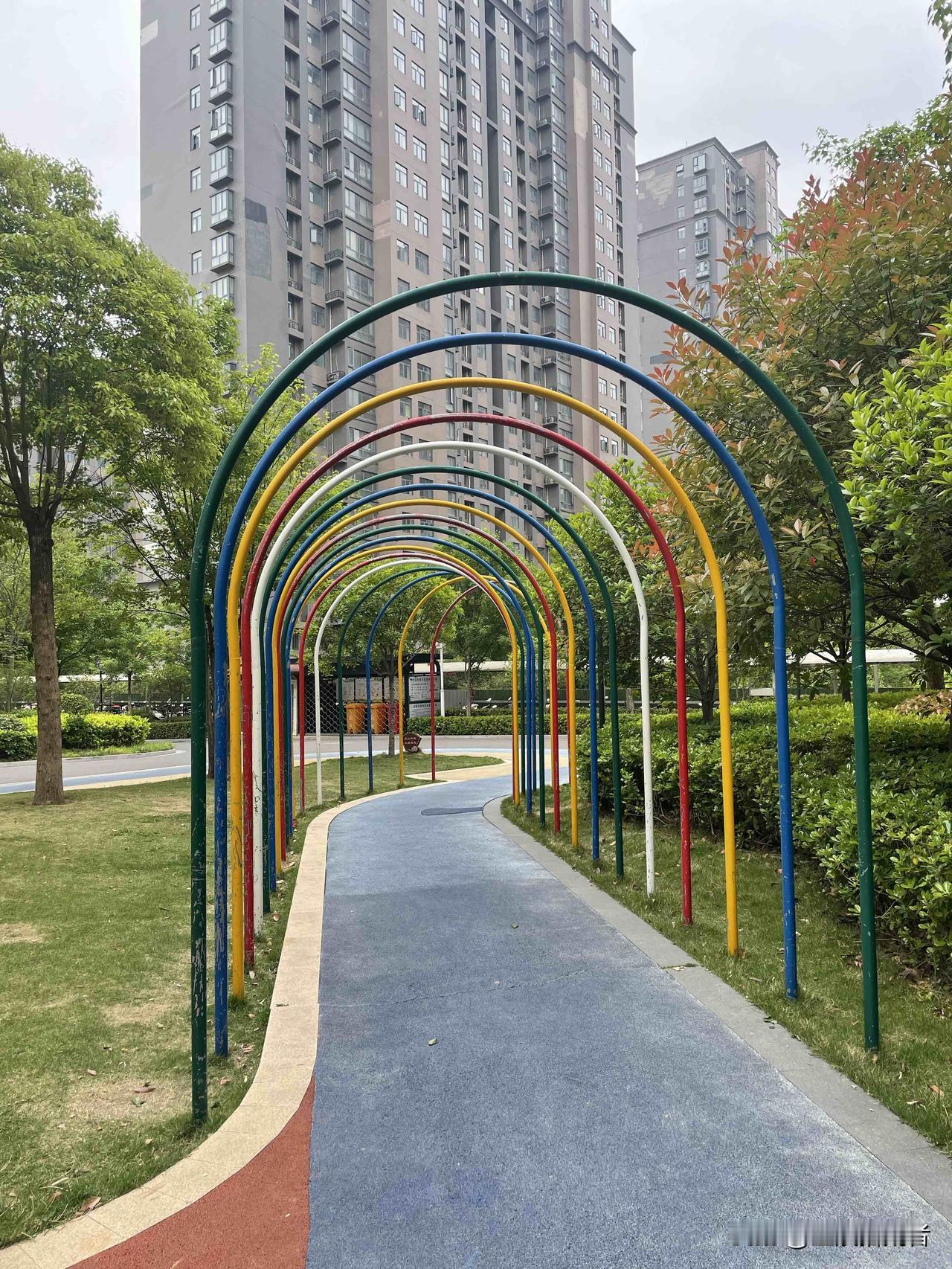 干了十年的房产中介，今年感觉格外难，你们都是做什么工作的，今年还好吗？