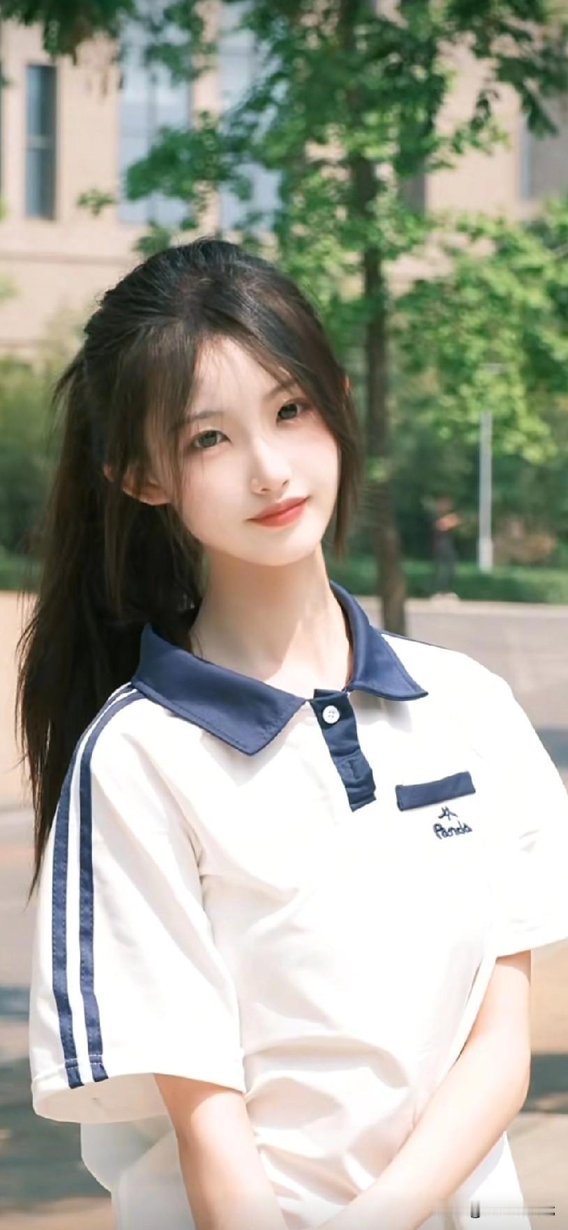 [看]借图打个招呼[看]   借来的初恋，青春洋溢的校园女孩，阳光明媚的一天🌞