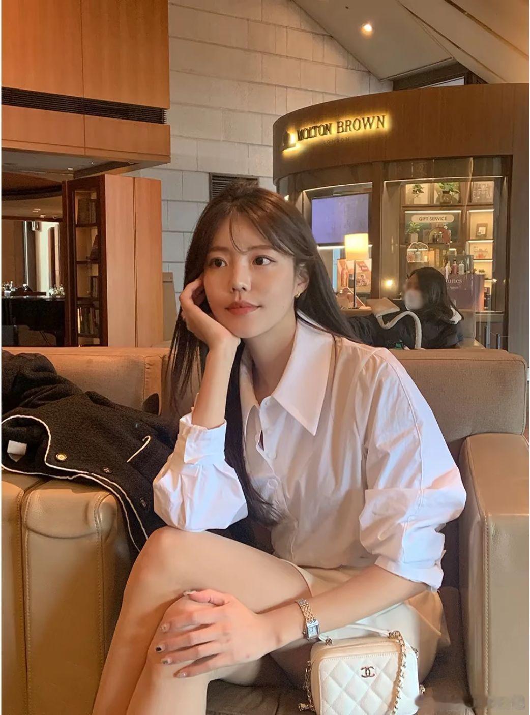 轻熟女神范儿美女