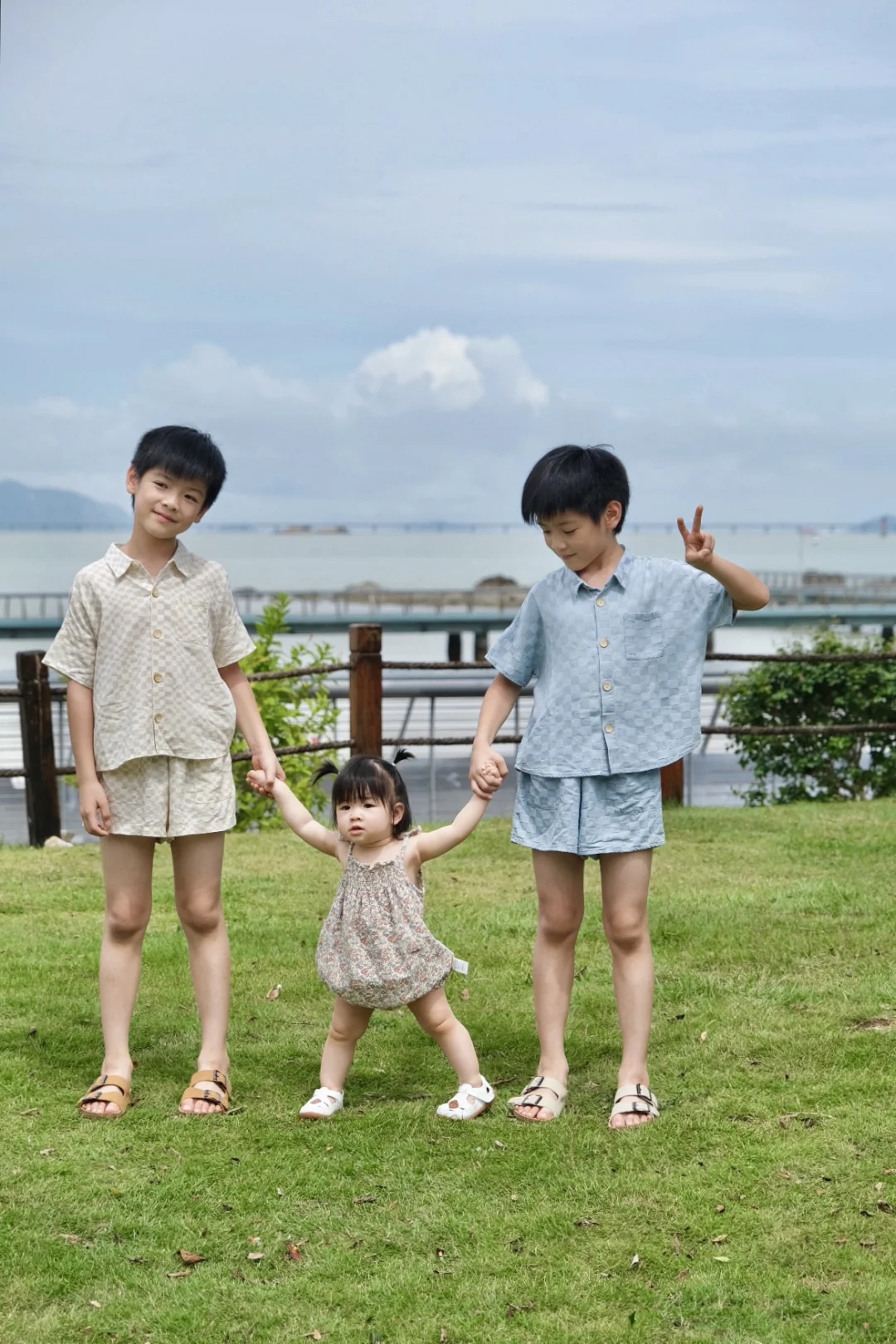 有一对双胞胎哥哥是什么体验？