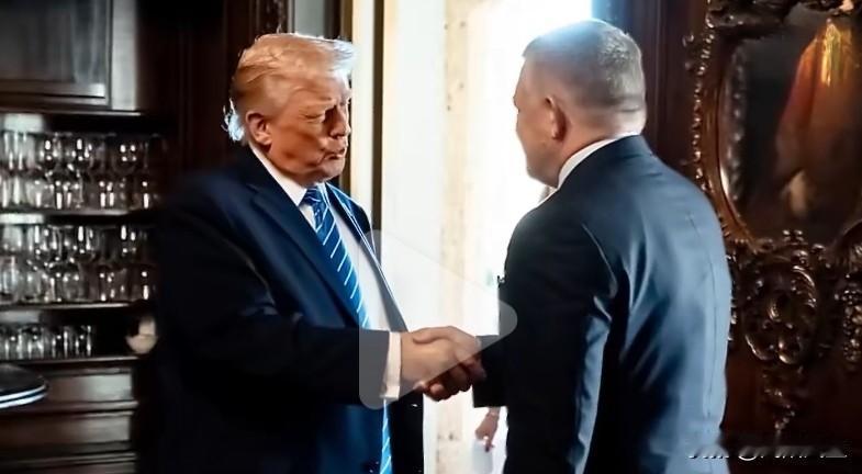 斯洛伐克总理菲佐访问美国，会谈在佛罗里达特朗普私人住宅的客厅举行，菲佐表示，这赋