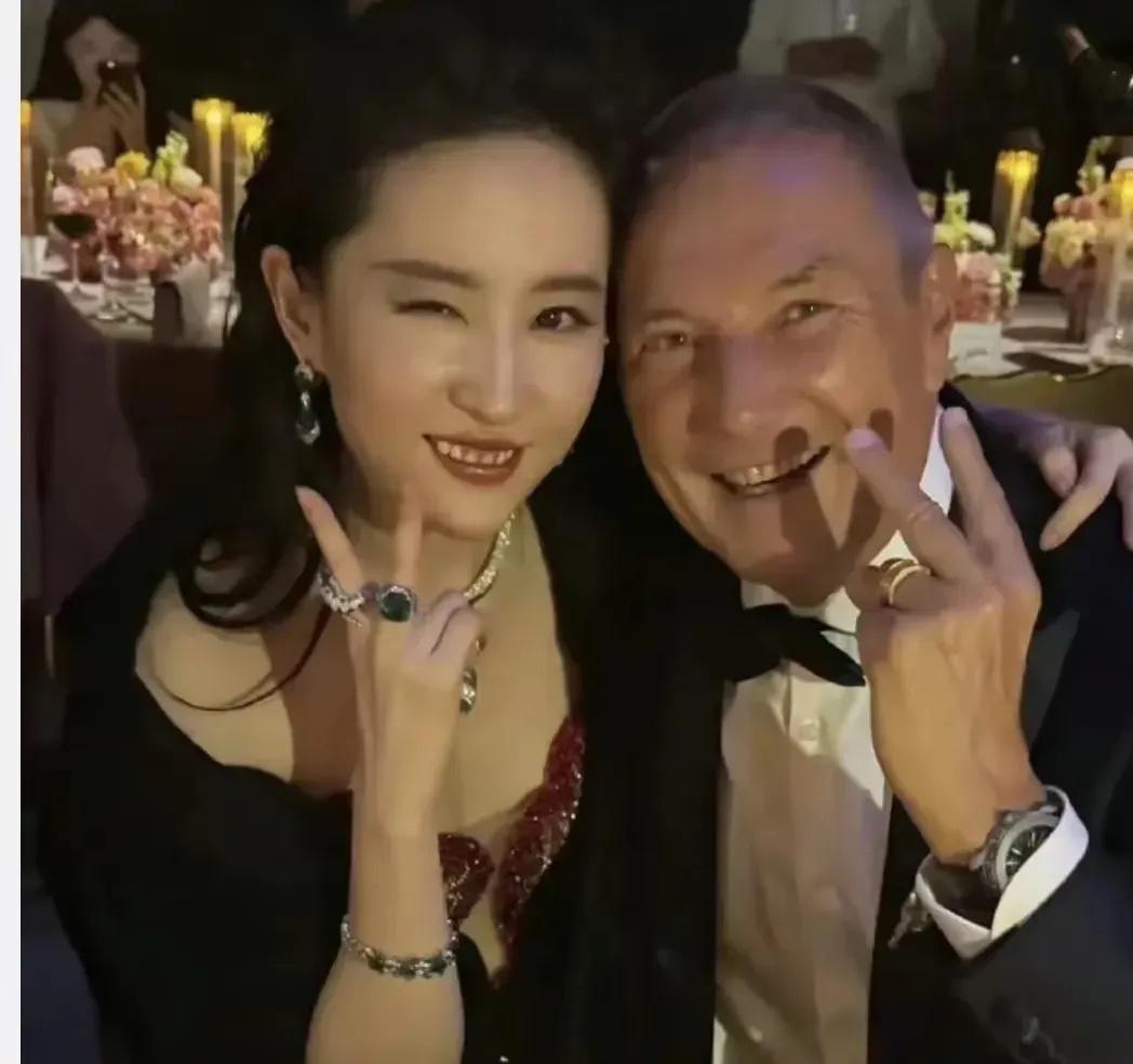 看了刘亦菲宝格丽活动精修图和生图“反差”之后，终于知道：为什么凡明星工作室出图必