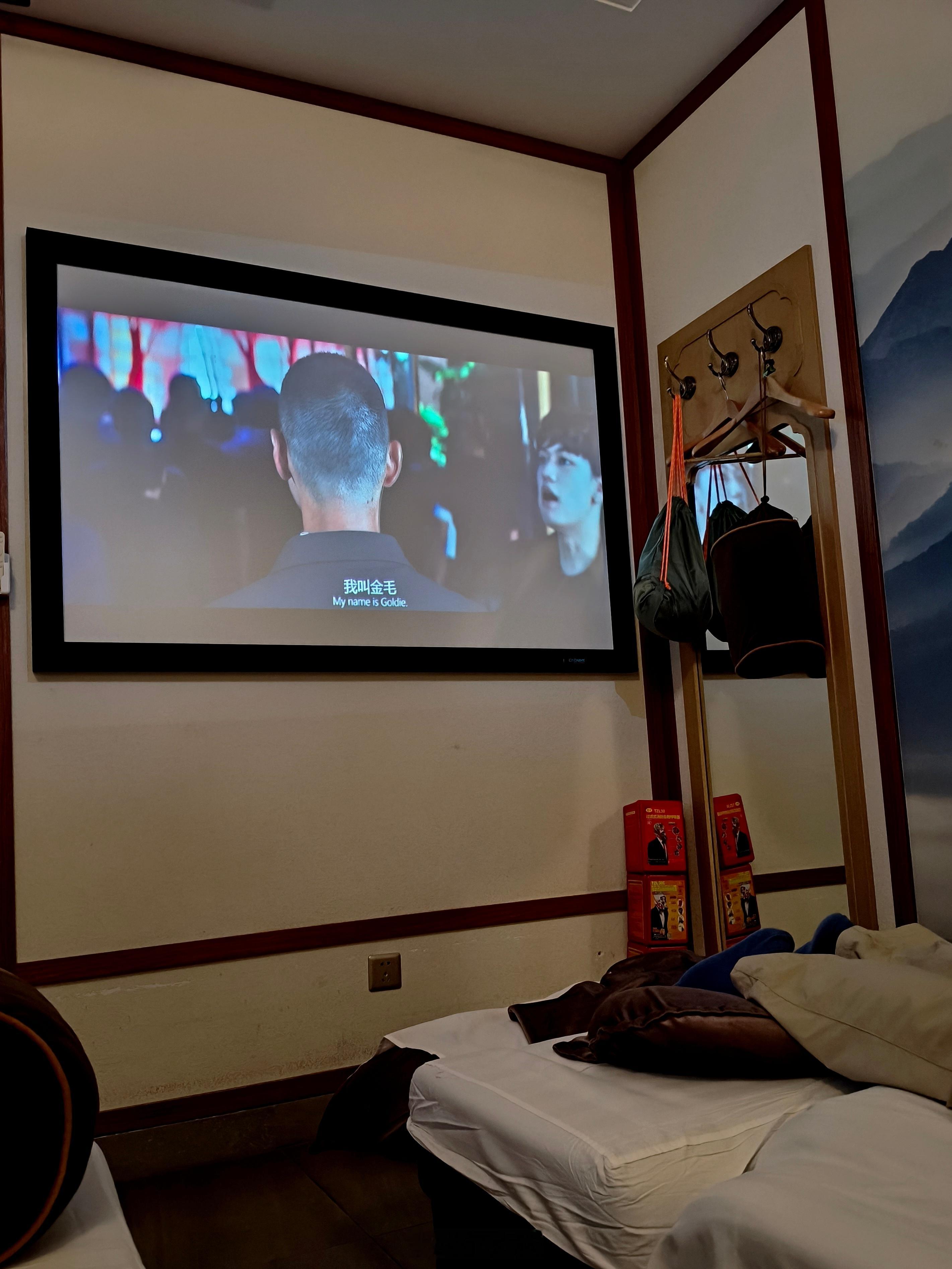 基友请客来颐而康按摩，顺便在这里吃中餐……这里的自助餐还可以，水果种类和品质都还
