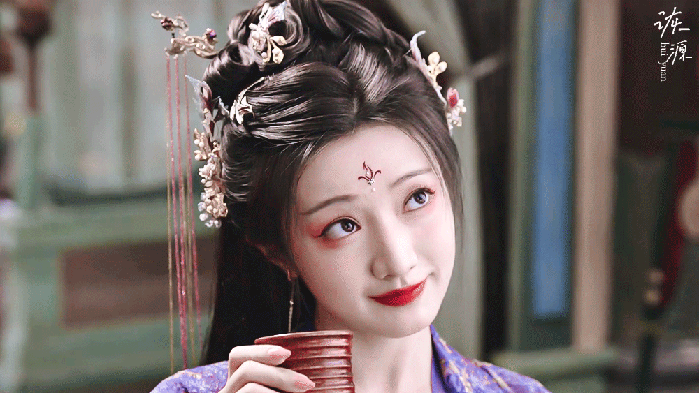 黄羿 《佳偶天成》左盈盈 / 动图▷14-05 紫衣+花钿-抬头看 歪头俏皮笑喝