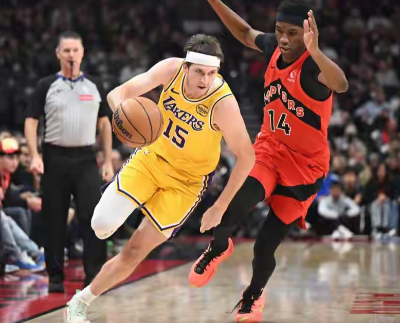 里夫斯44+5+11封神！詹姆斯8分终结连场得分上双记录，湖人123-120险胜