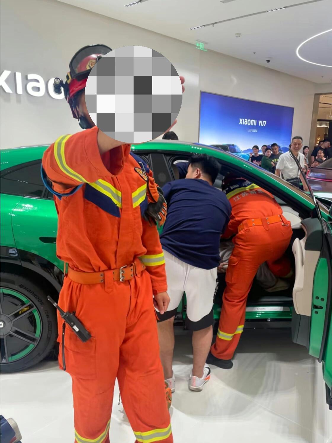 大v聊车 小米YU7这是怎么了？？消防都来了？？有人知道这是什么情况吗？小米YU