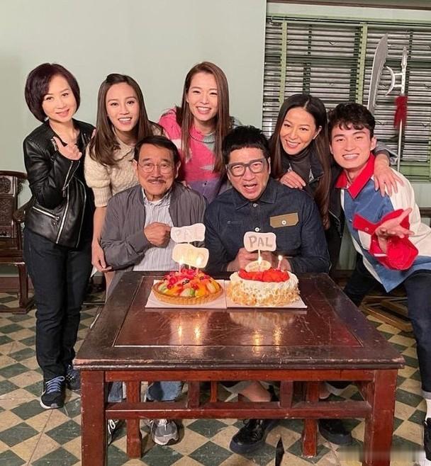 無綫長壽處境喜劇《愛．回家之開心速遞》已畫上句號，令不少忠實劇迷深感不捨。藝人「