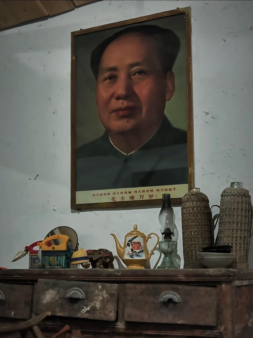 之所以缅怀毛泽东，并不是为了回到过去，而是为了从毛主席的精神中汲取力量，走好新时