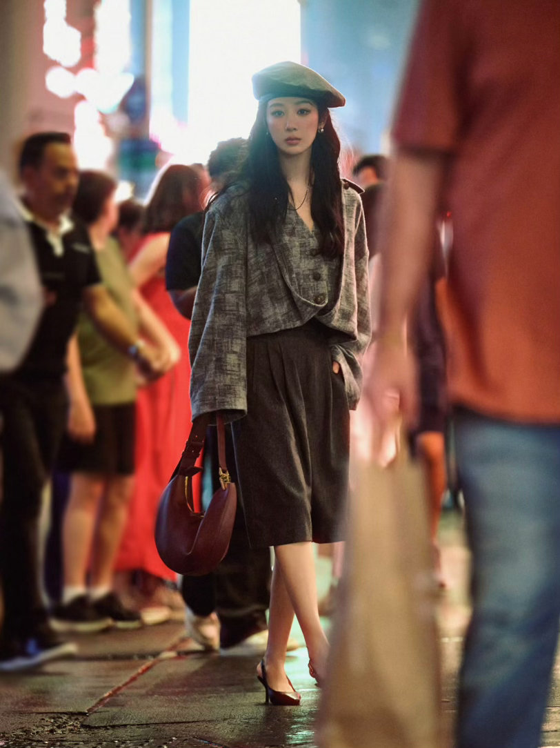 杨紫杨紫玉兰花开君再来 杨紫杨紫董竹君 你太耀眼了，所以在茫茫人海中，我第一眼就