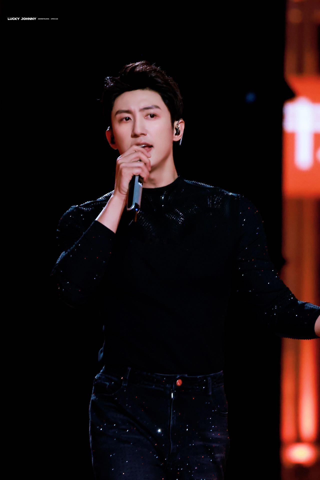 黄景瑜唱歌粉又活了 黄景瑜舞台粉今天过年了，官宣亮相人民演艺影视金曲之夜。唱歌粉