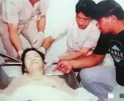 一代天后邓丽君去世后留下的照片。1995年，邓丽君在泰国清迈因气喘病发作突然离世