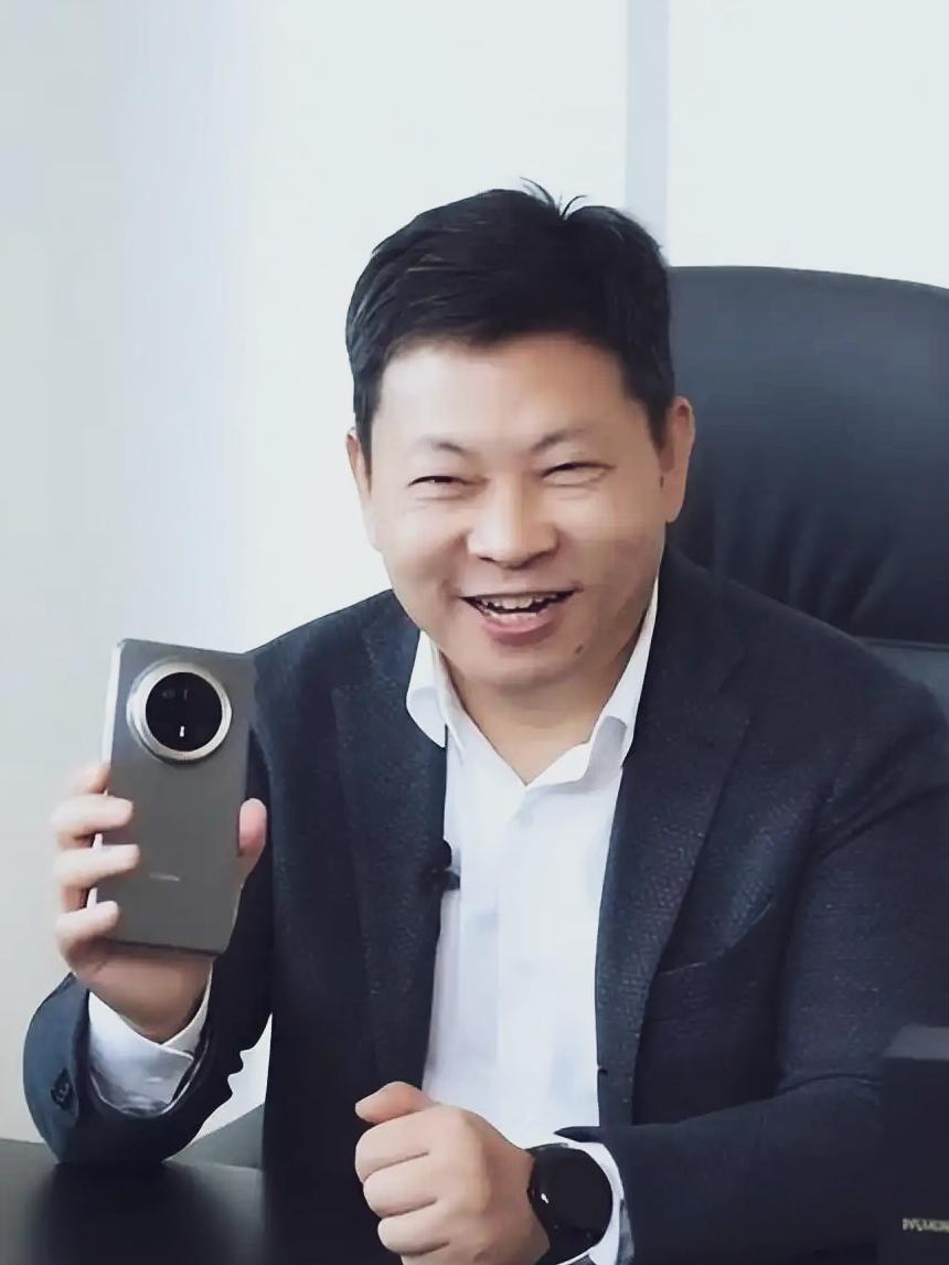 余承东预警：内存涨价，手机或将迎来全行业涨价潮
 
8月5日，华为常务董事余承东