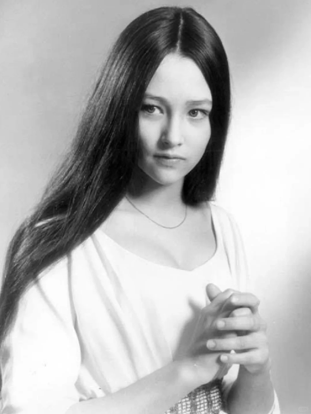从书中走出来的茱丽叶Olivia Hussey盛夏壁纸大放送
