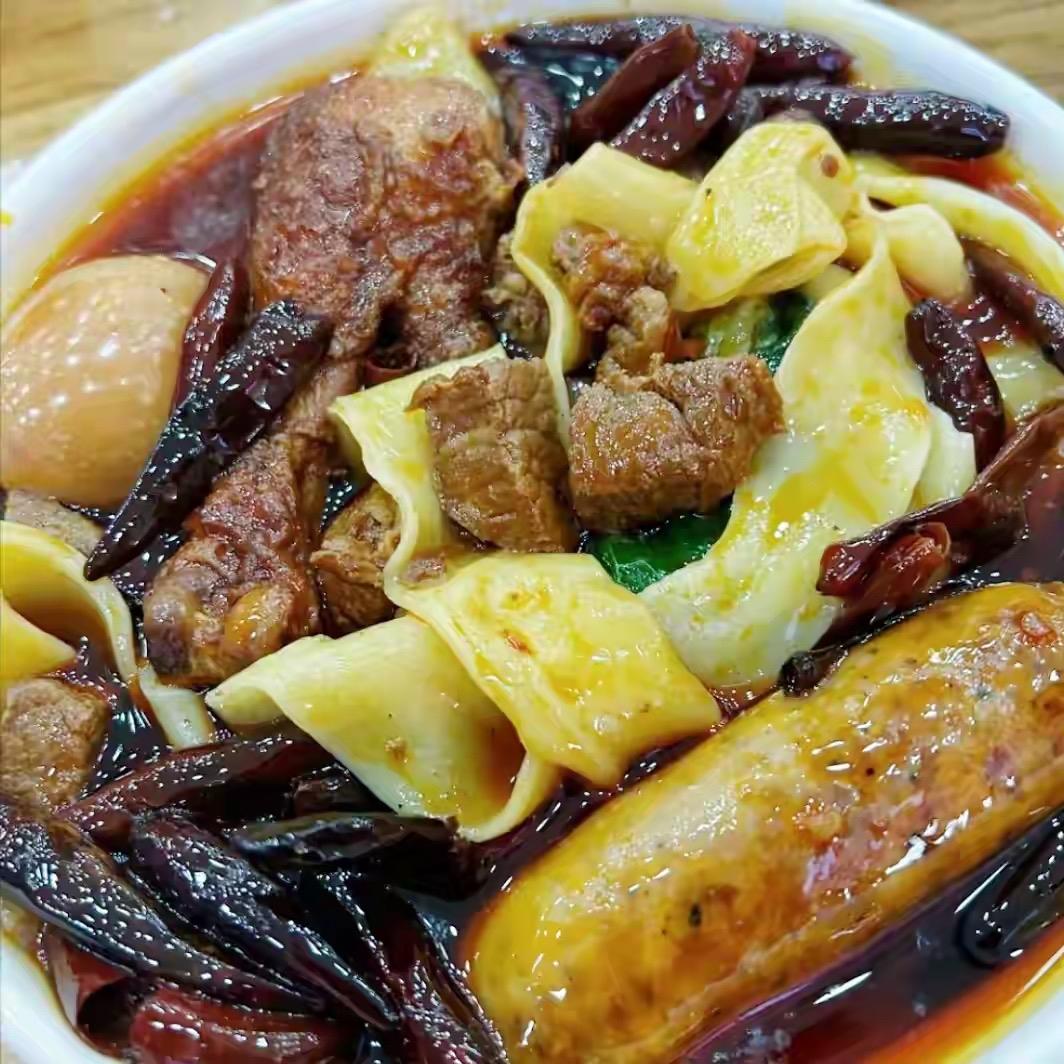 河北“10大面条”，吃过6个是行家，你吃过几个

1、牛肉板面
2、杂面
3、饸