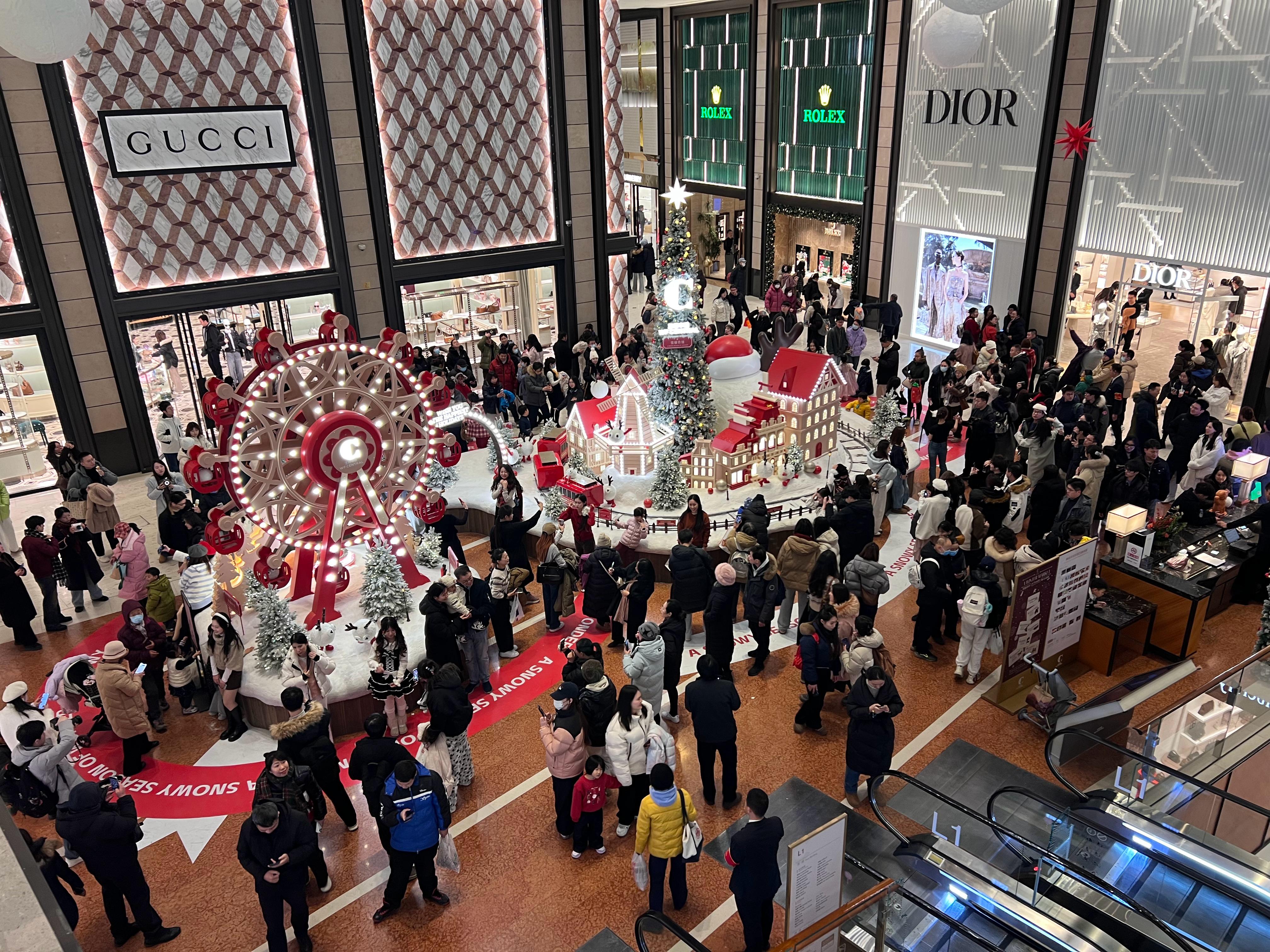 当商场里有了一颗圣诞树🎄 