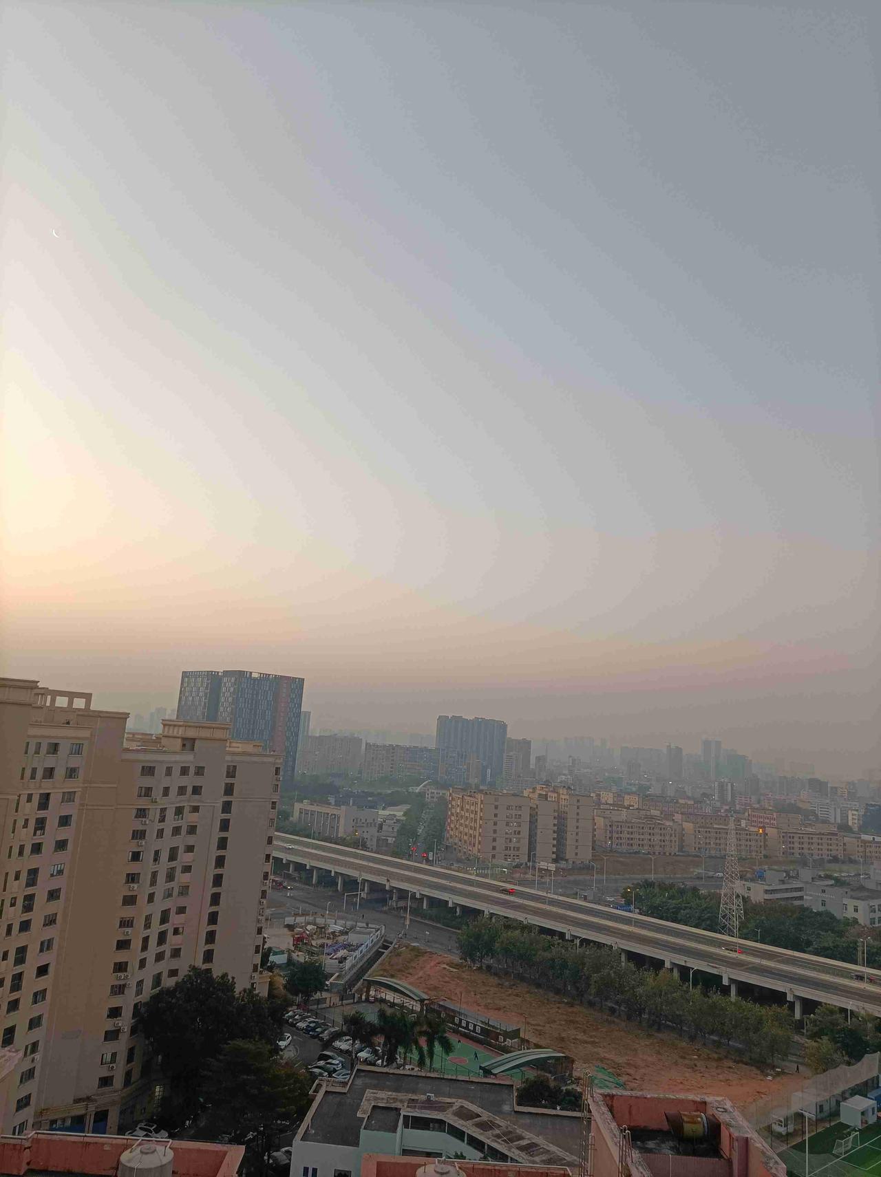 我的今日状态：😁轻松愉快
我这里的天气：☀️晴天深圳今日晴，气温14度到25度