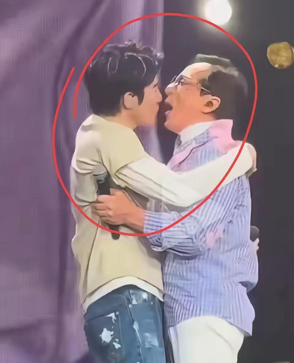 成龙今天哭不出来了，
   当他看到网上的评论，
   气的地板都快剁烂了，原来