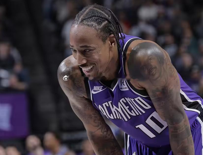 NBA自由市场开启之后，德玛尔·德罗赞与国王队正式达成买断协议，他也成为了自由球