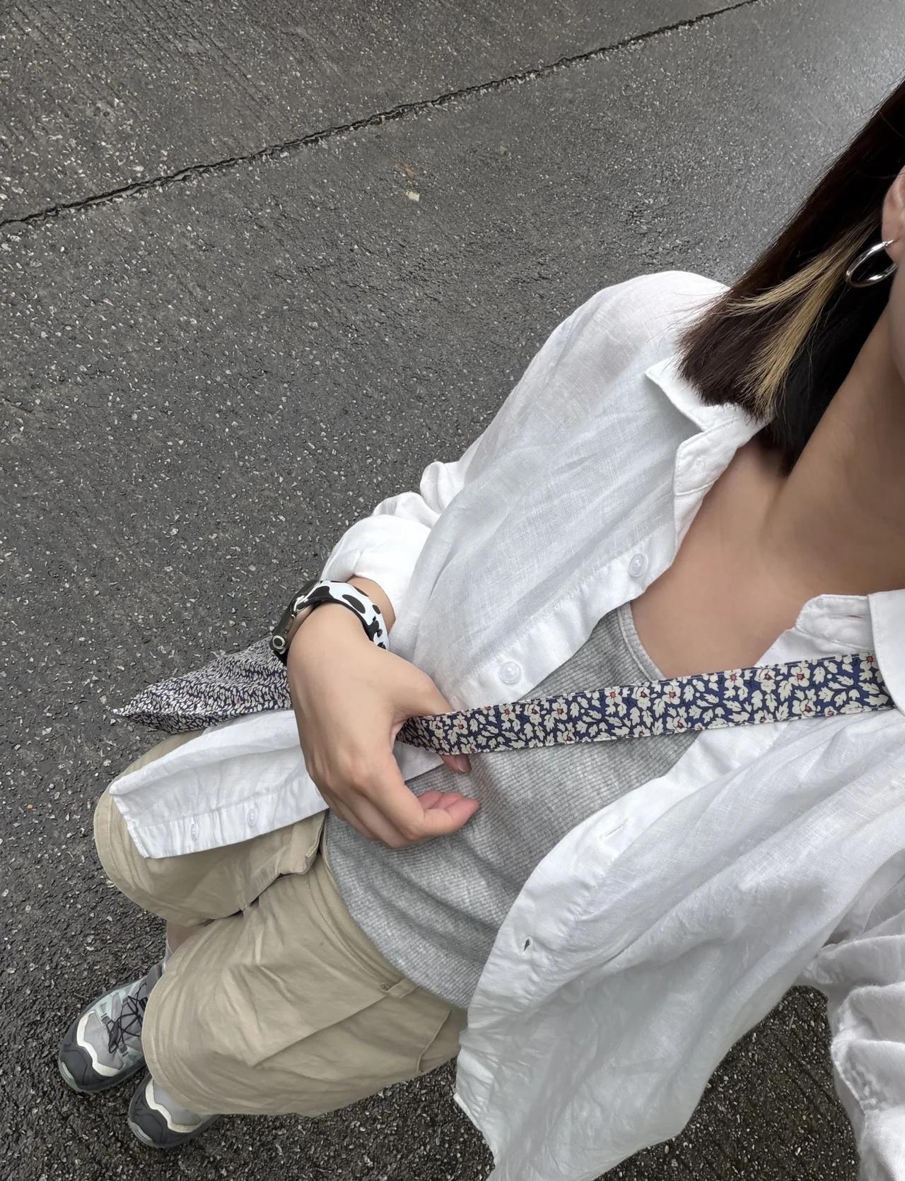 OOTD｜打工人穿搭
假期只想自己休息放鬆💆🏻‍♀️但是又要帶娃，奔潰
	