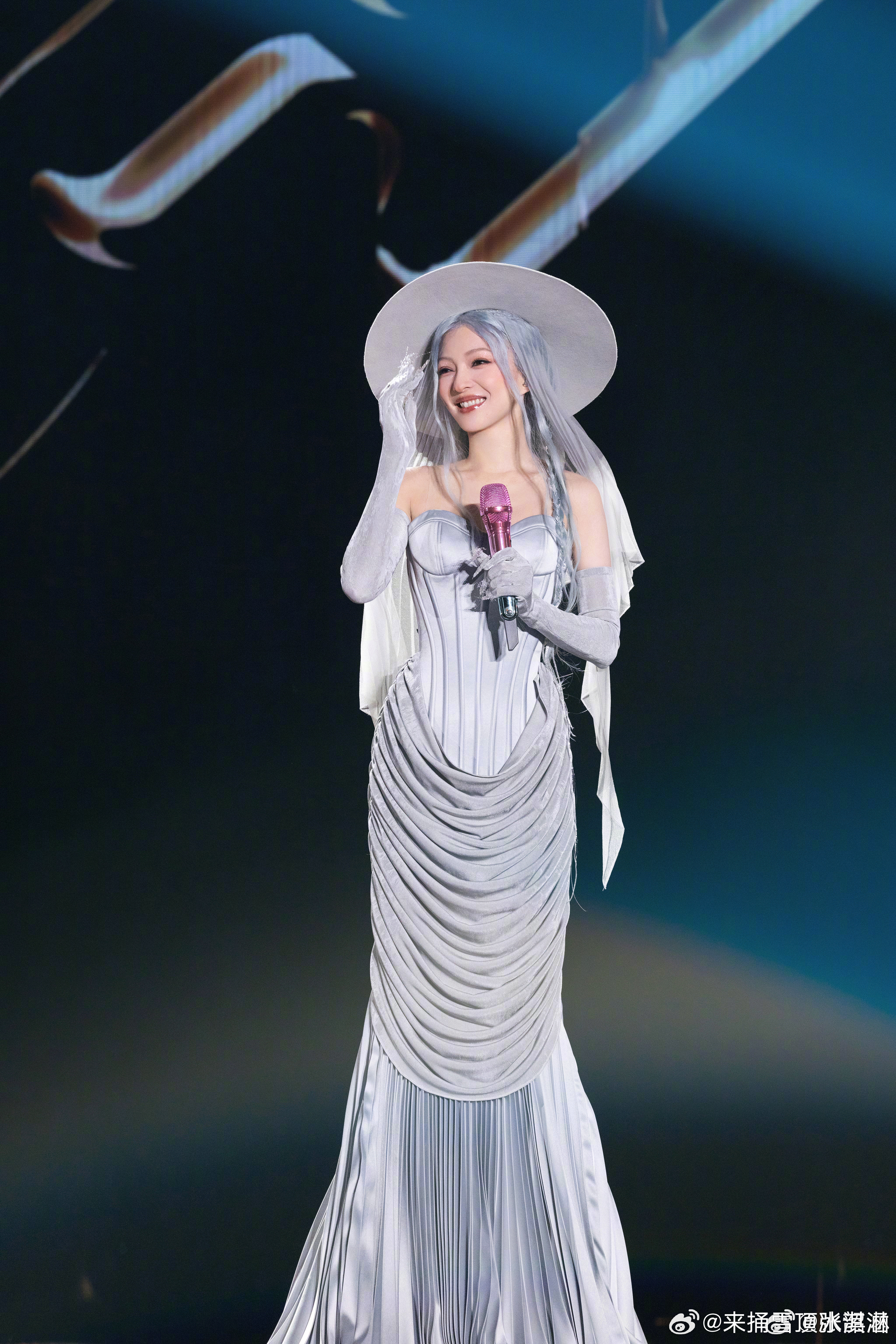7个张韶涵同台飙歌 是谁被7个张韶涵包围了？哦是我！幸福到晕厥！ ​​​