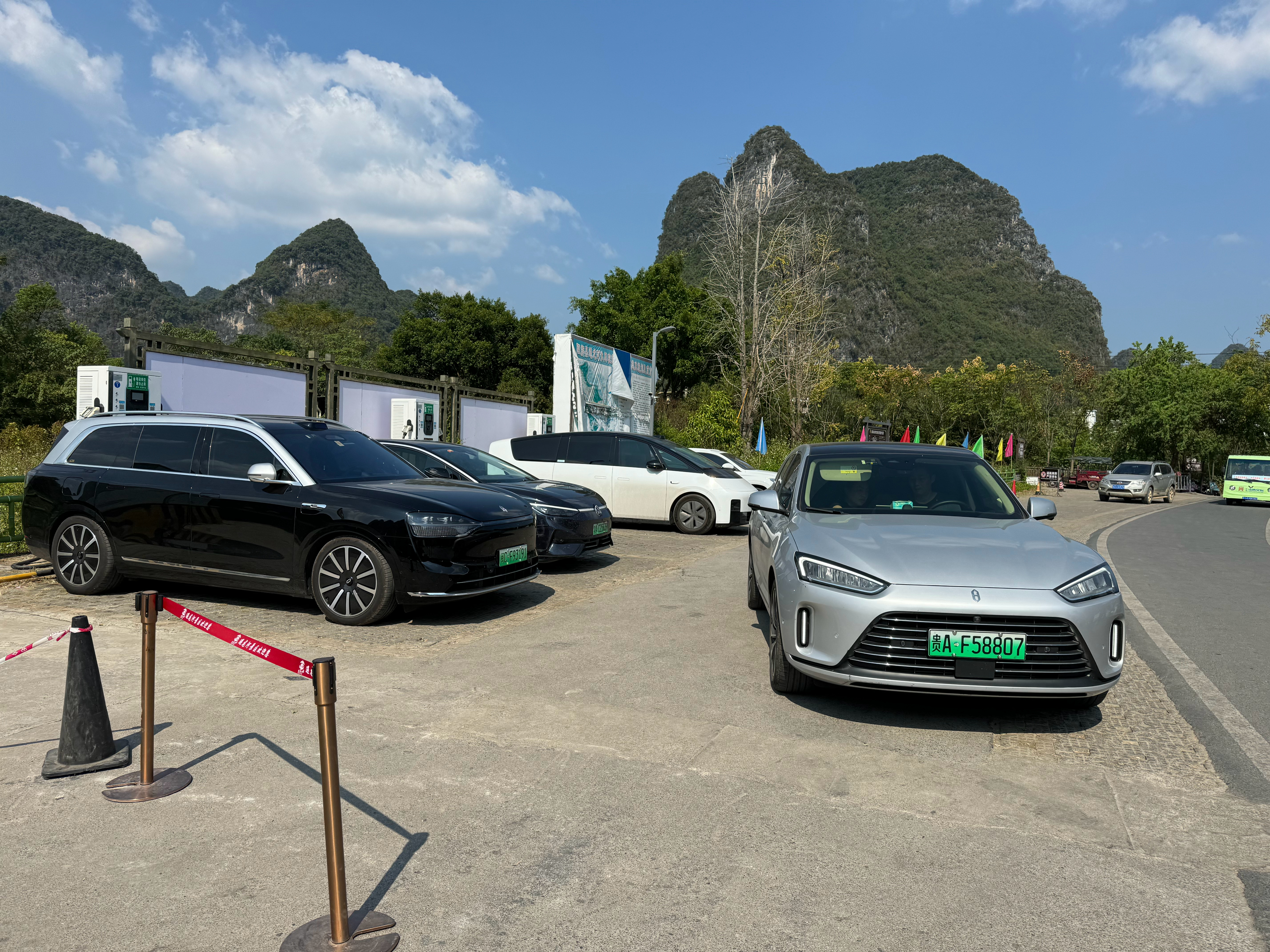 错峰旅行桂林阳朔见到最多的电车品牌就三个问界，理想还有蔚来特别是理想L系和问界M