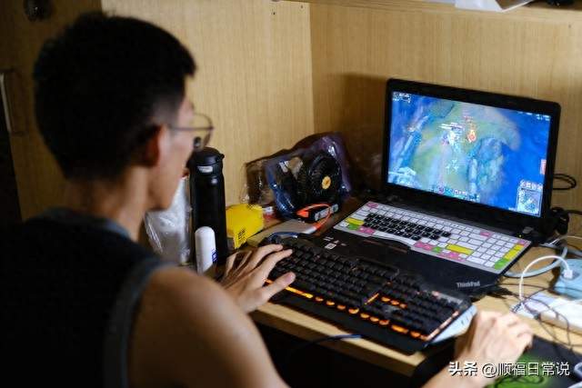 电脑开始离谱了！游戏本从8000跌到3500，大学新生开始人手一台了