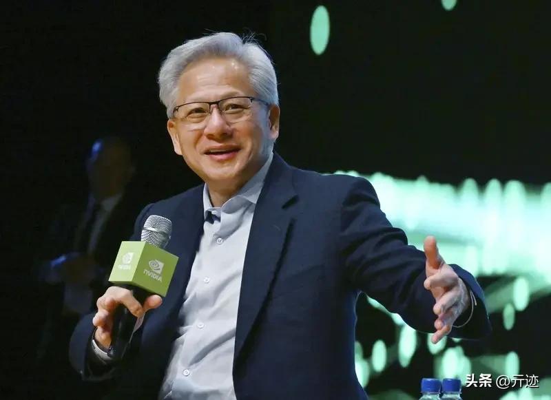 黄仁勋：低估中国的实力，那就太愚蠢了！
10月31日，英伟达黄仁勋参加韩国峰会的