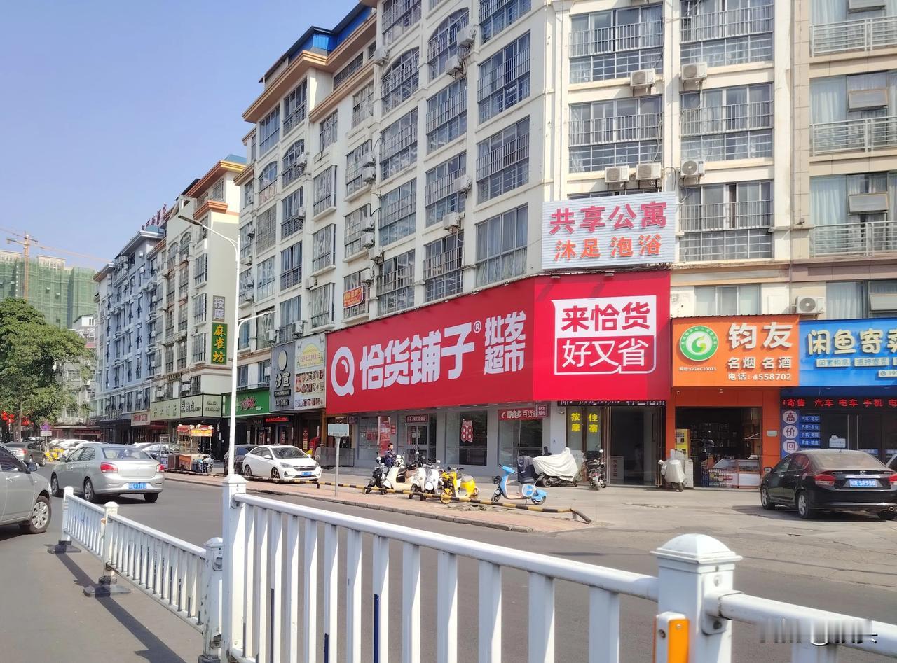 才短短四个月，就倒闭了吗？
      今天路过恰货铺子龙升店，突然发觉店门紧锁