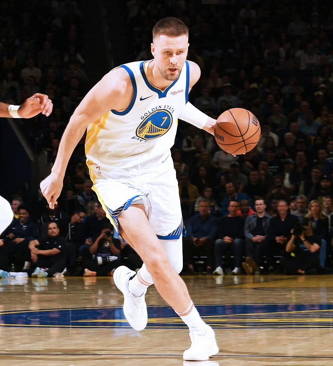 终于看清了！库明加和铂金不是一个档次的球员
今天之前，铂金加盟勇士4战全败，库明