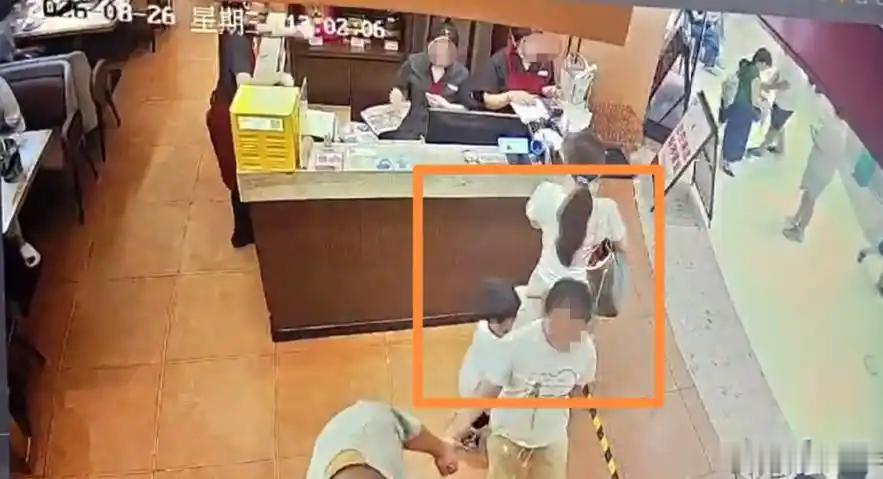 成年人的嗓门，不该盖过孩子的哭声·默斋主人原创杂文深圳地铁的监控里，一个四岁男孩