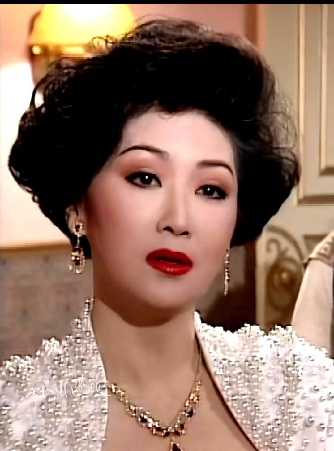 80岁香港女星苗金凤去世了，
病魔从来不看你演过多少红极一时的戏，也不管你当年在