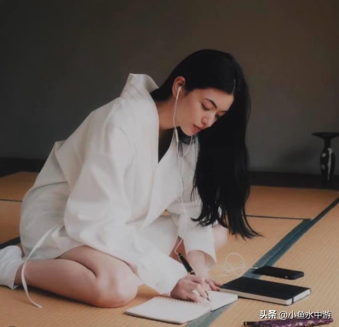 吴建豪妻子生活照公开：是个魅力外射型女生！

吴建豪昨天发文甜蜜喊话：“如今，我