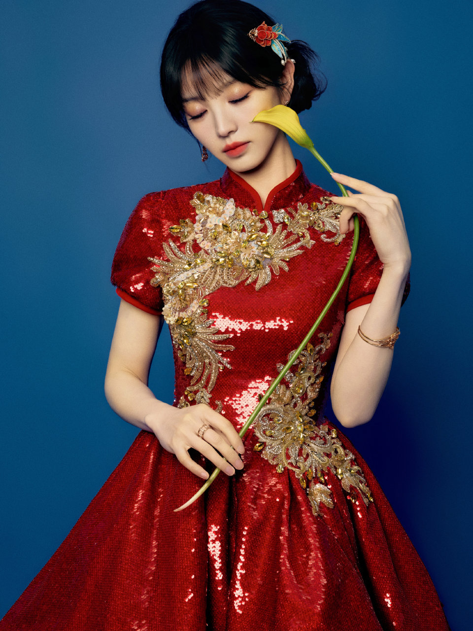 田曦薇春晚洋娃娃田曦薇的红裙造型真是绝了，期待春晚舞台