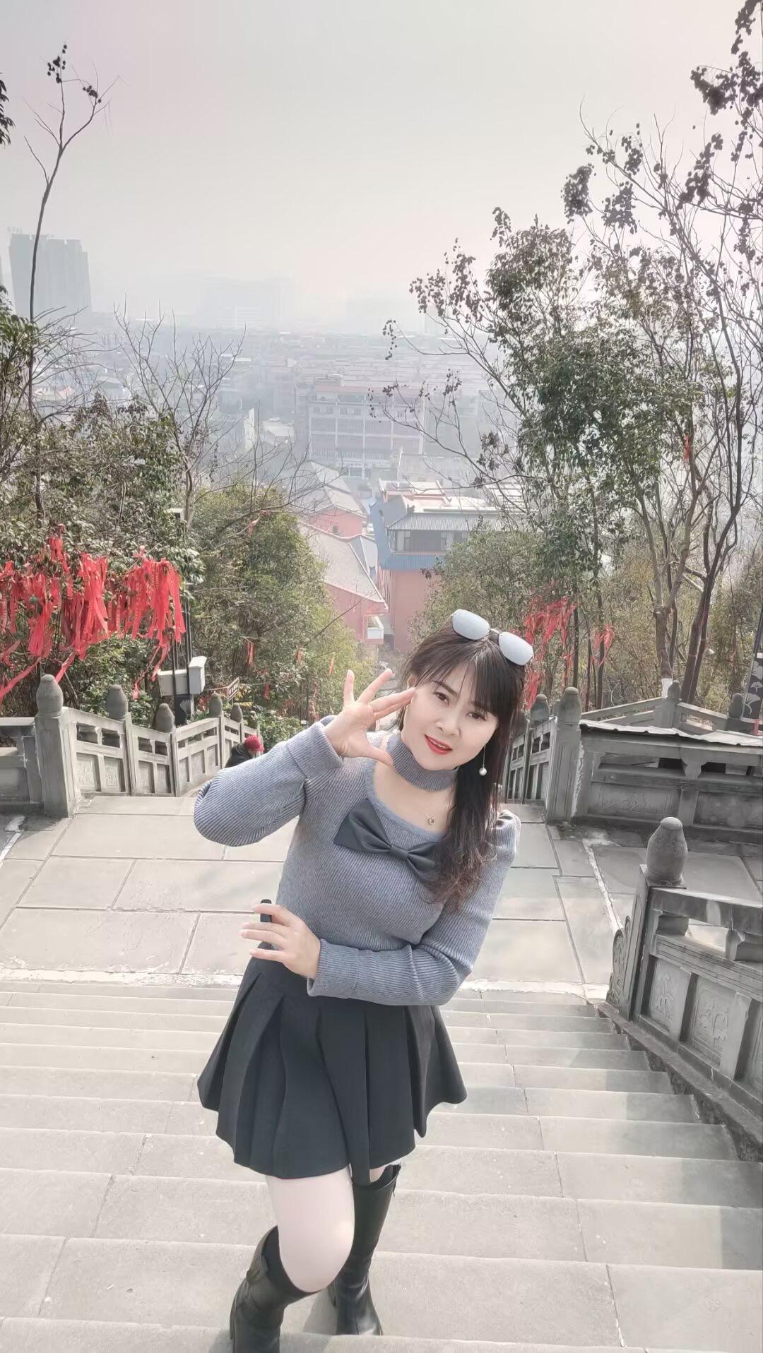 我也曾像个傻子拼命的爱你，现在又像个疯子拼命的忘记……