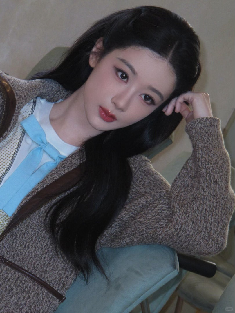杨紫[超话]杨紫米兰时装周紫妹米兰时装周的look真的很有辨识度！灵动又有气场[