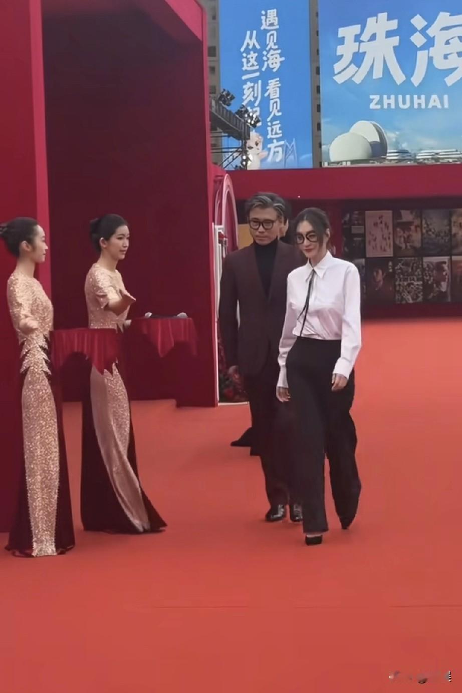 李乃文 李小冉这身装扮