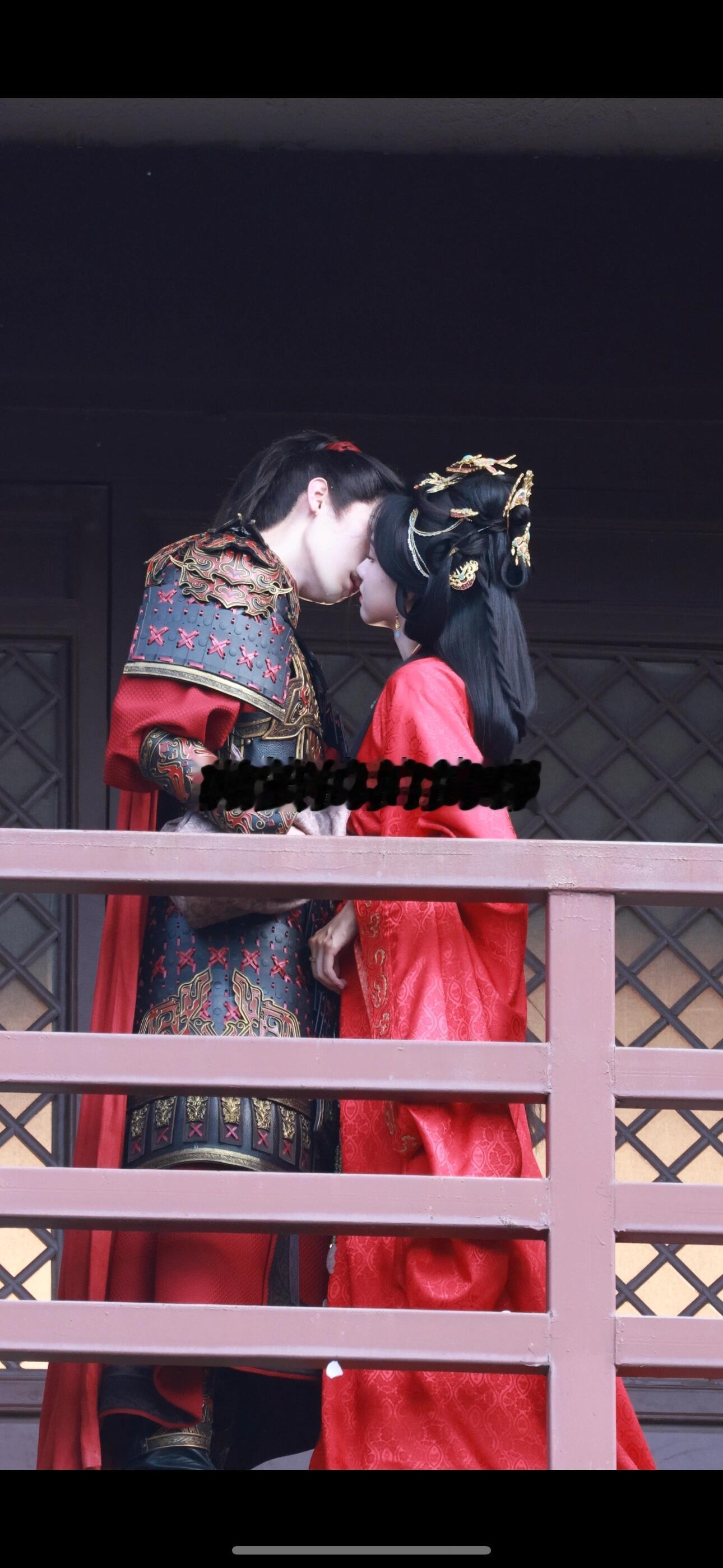 陈都灵周翊然翘楚吻戏 陈都灵 周翊然《翘楚》吻戏路透红衣绝美吻戏！太养眼了[aw