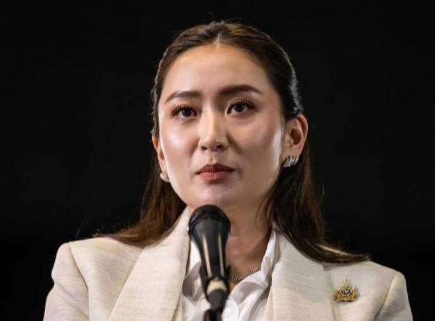 谁也没料到，之前人人觉得能靠泰王这边撑腰、稳坐总理位的佩通坦，这会居然连内阁的位