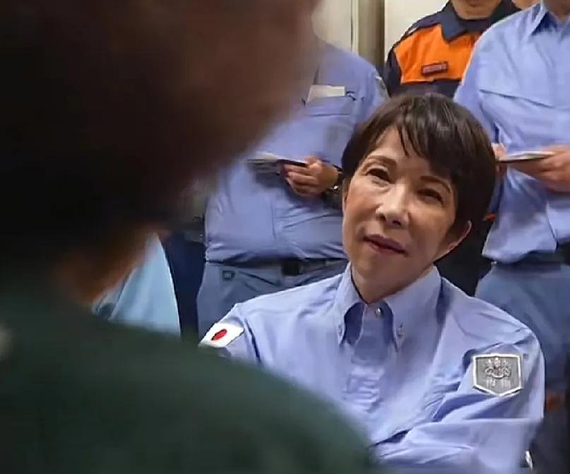 高市做戏视频彻底翻车，熊本发生强级地震，身为首相的她却在6天后才抵达灾区现场，且