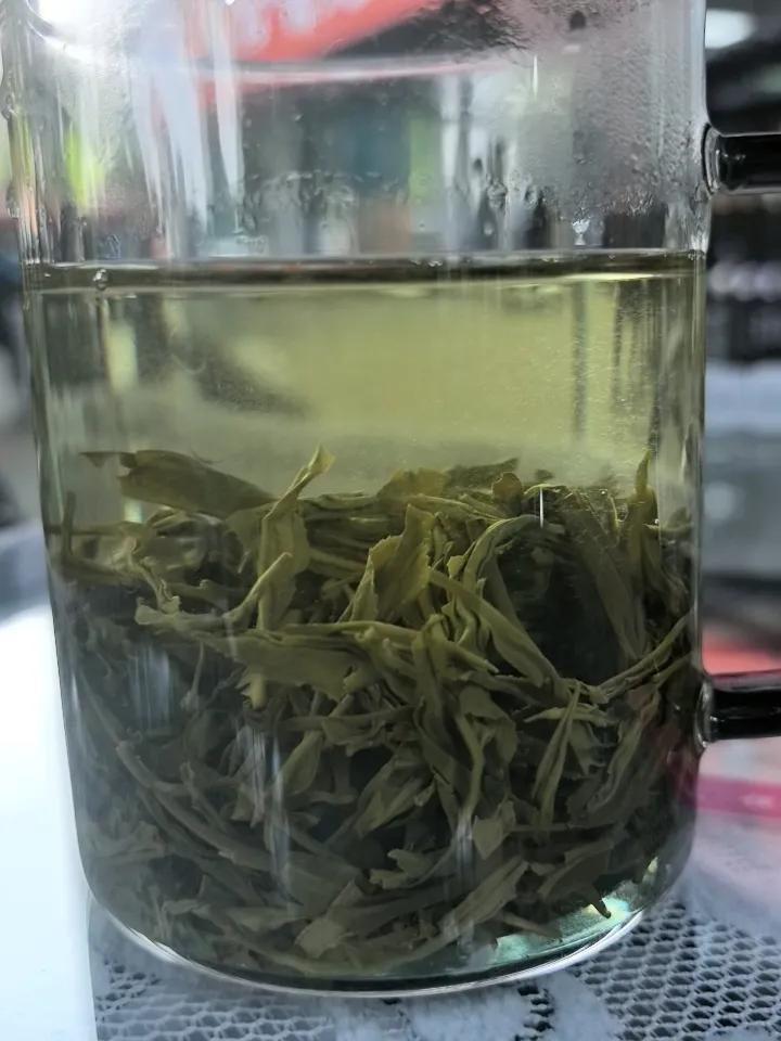你成全茶，还是茶成全你

文／游明刚

是沸水，舒展叶子收藏的时间
纵然以苦醒汤