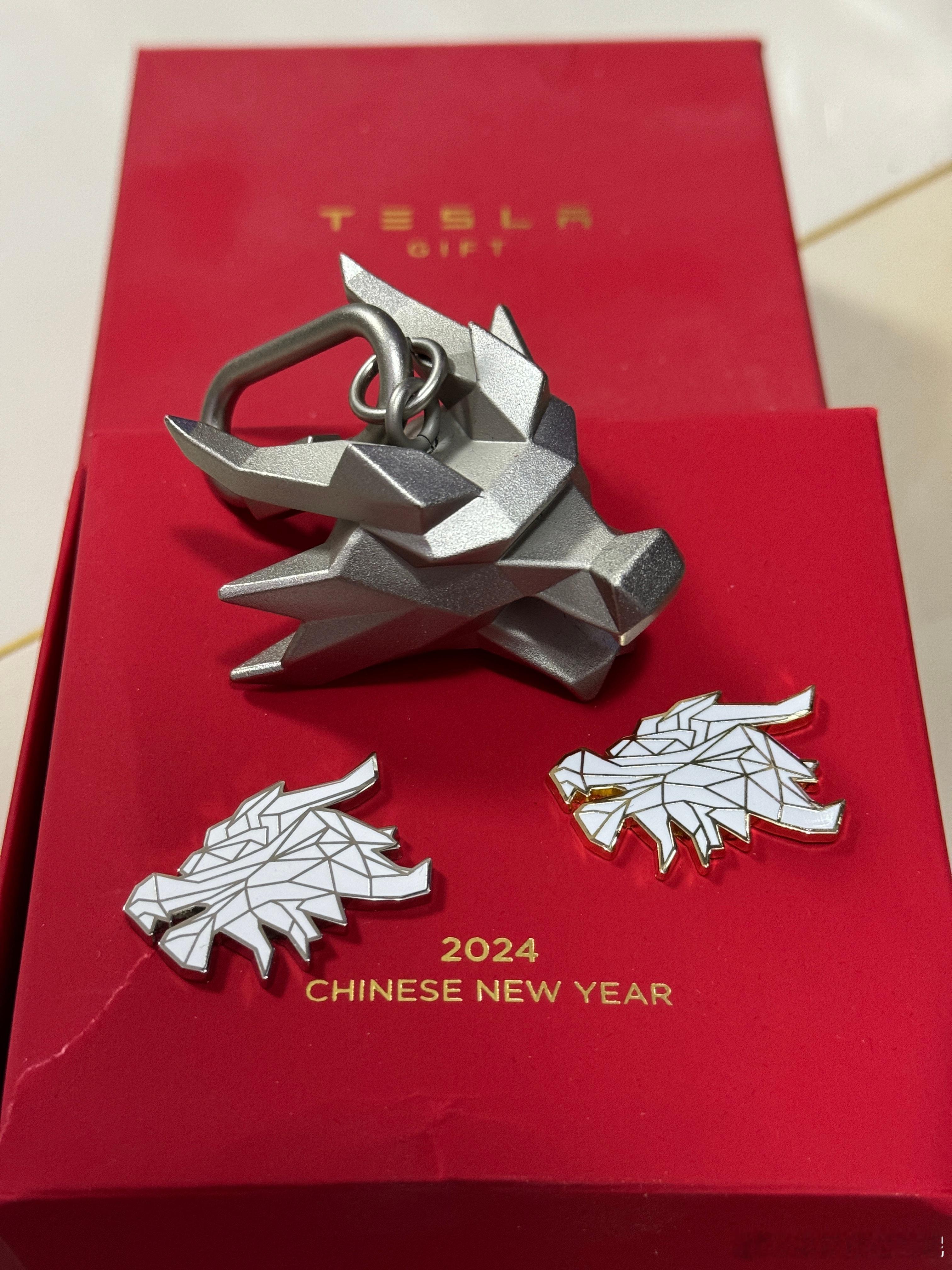 #抽奖# 之前拍某斯拉的车送了我一套礼物，现在抽奖送给大家～[心]转发+关注，我